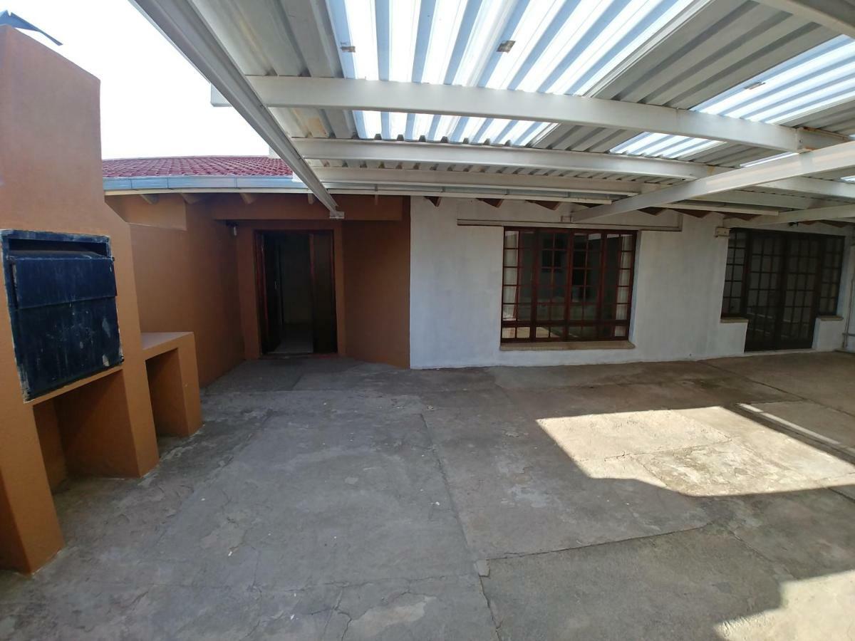 22 On Nicol Hotel Secunda Exterior photo